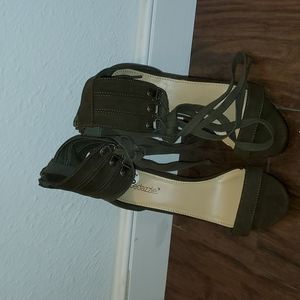 Brand new shoe dazzle heels (6.5)